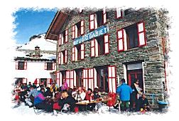 Il dehor del Rifugio Gabiet
